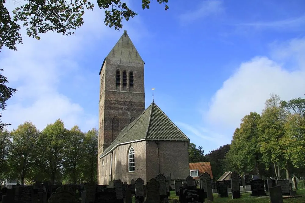 Wijckel: Wijkcel met de stoere kerktoren.