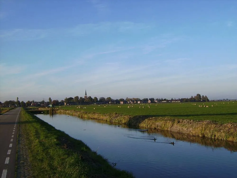 Wirdum: Wirdum, dorpszicht vanaf weg van Idaerd 2007-10-14 17.39
