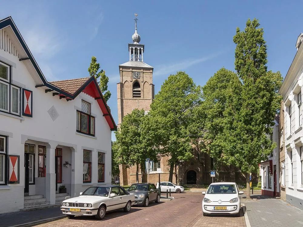 Oude-Tonge: Oude Tonge, NHkerk RM31708 in straatzicht foto6 2015-05-24 15.57